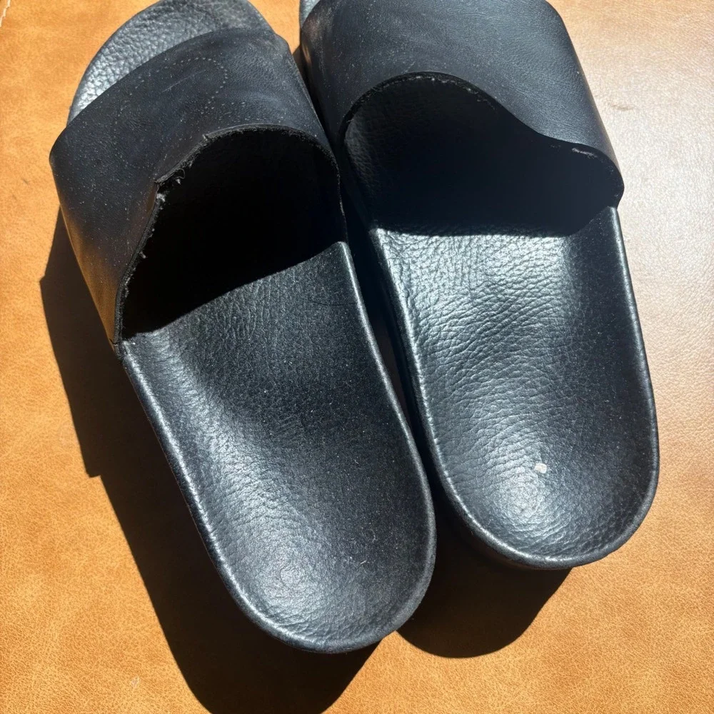 Unbranded sole color footwear